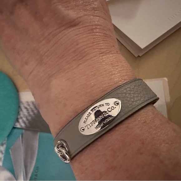 Tiffany & Co. Gray Leather Bracelet w/ Sterling Silver Return to Tiffany Tag - Picture 6 of 6